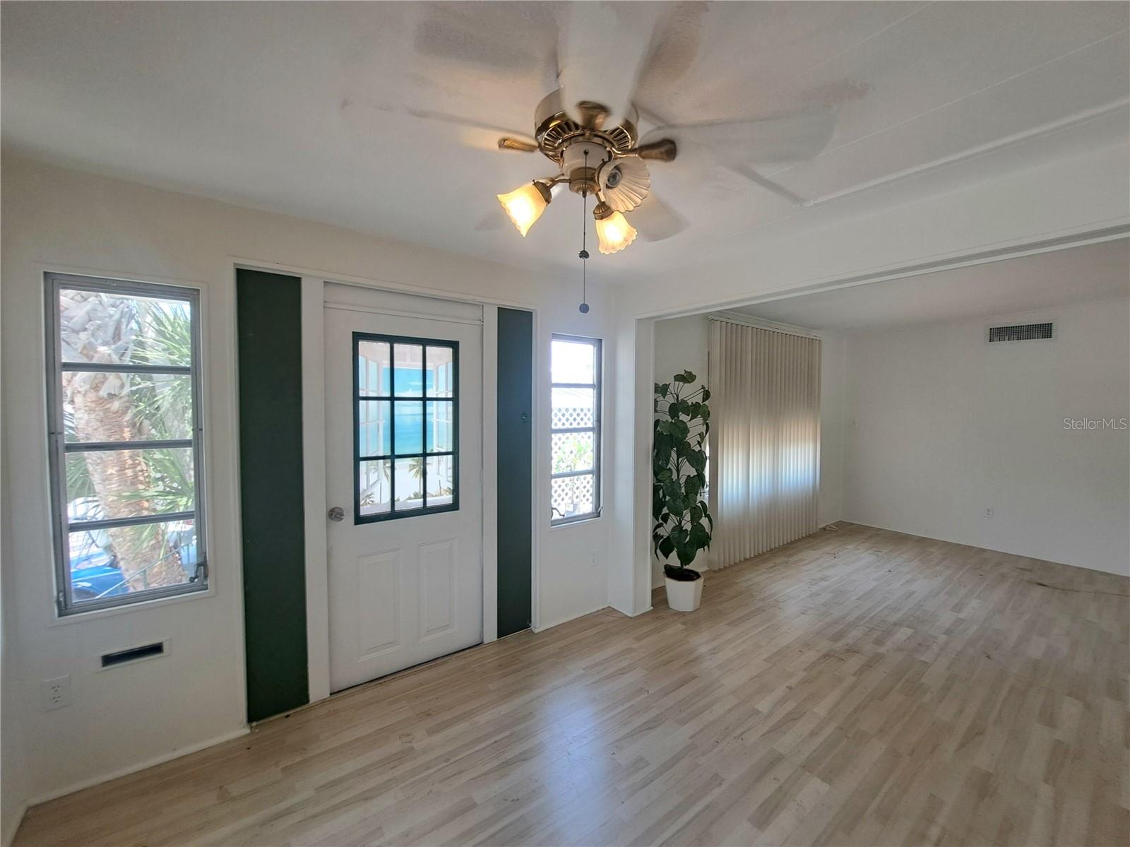 Listing photo id 0 for 4851 Gandy Boulevard B12l23