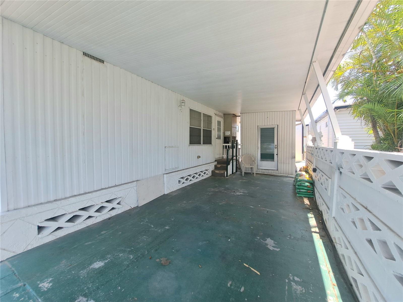 Listing photo id 18 for 4851 Gandy Boulevard B12l23
