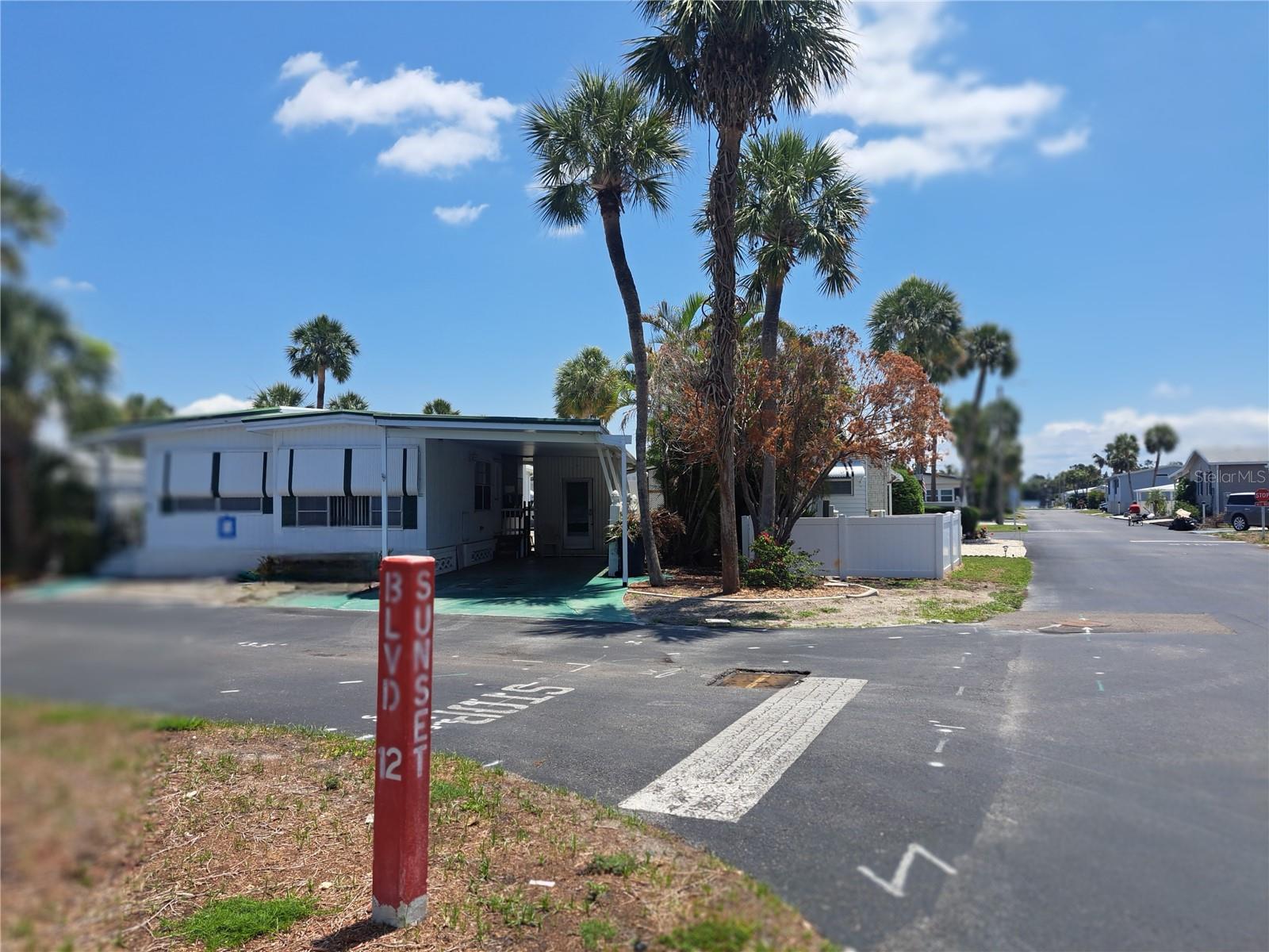 Listing photo id 19 for 4851 Gandy Boulevard B12l23
