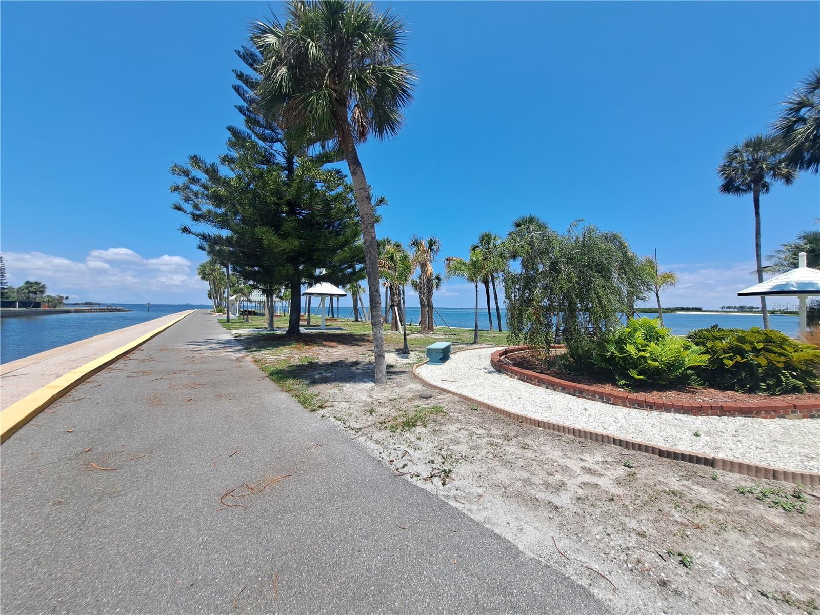Listing photo id 21 for 4851 Gandy Boulevard B12l23