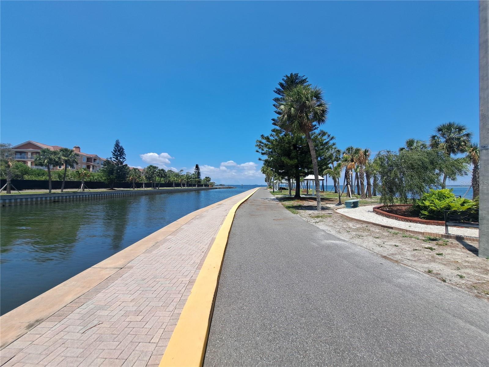 Listing photo id 24 for 4851 Gandy Boulevard B12l23