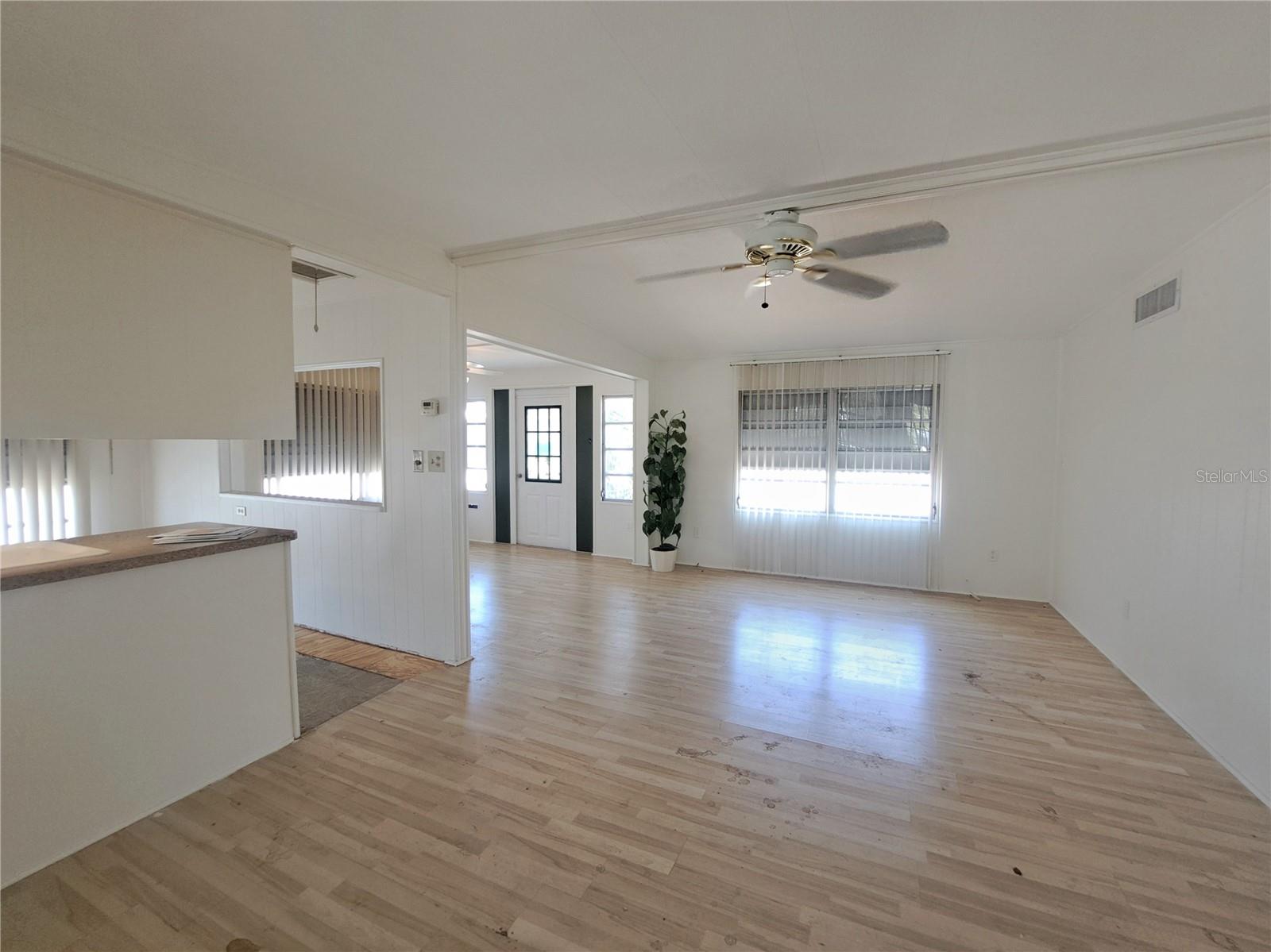 Listing photo id 1 for 4851 Gandy Boulevard B12l23