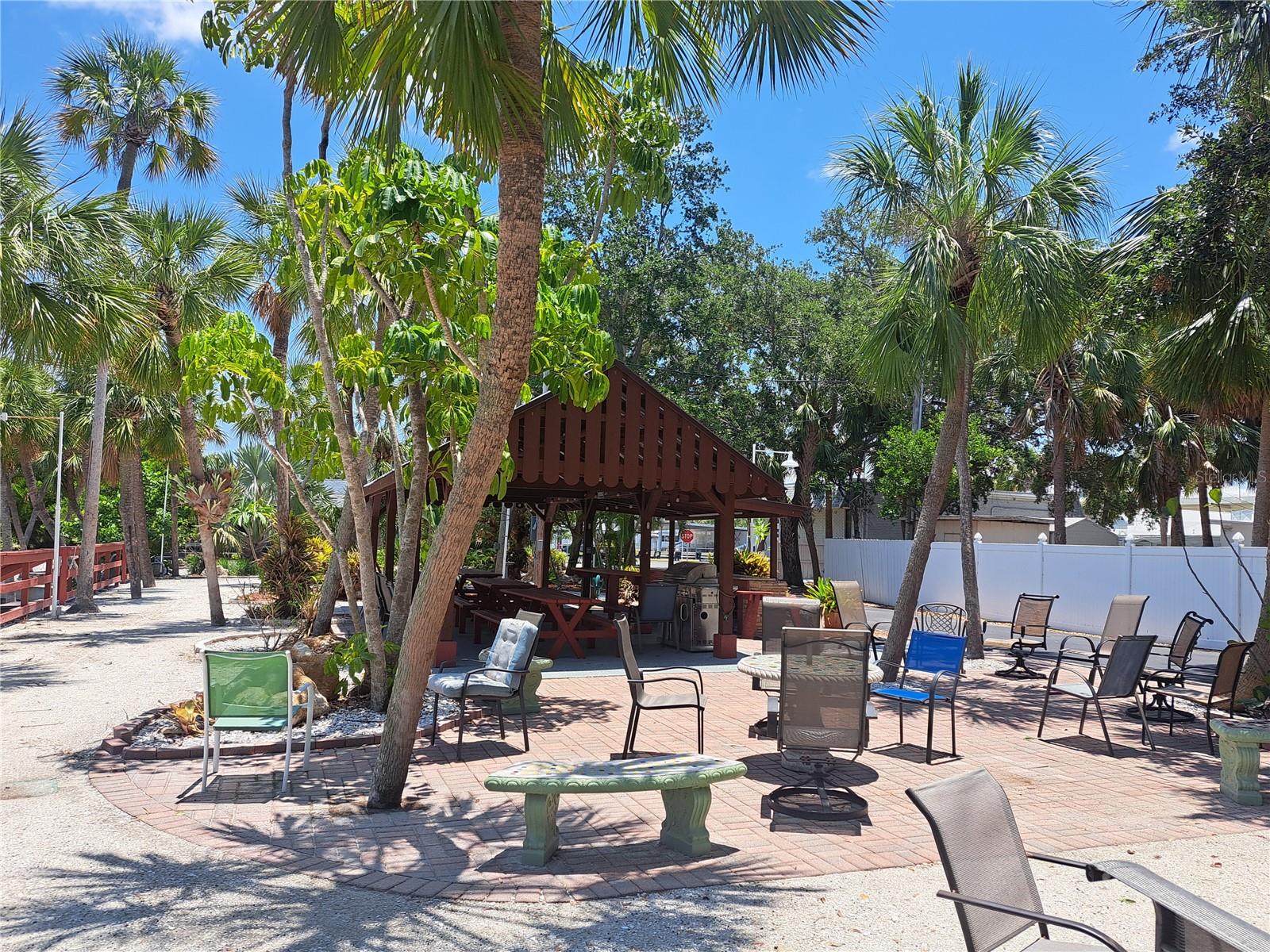 Listing photo id 29 for 4851 Gandy Boulevard B12l23