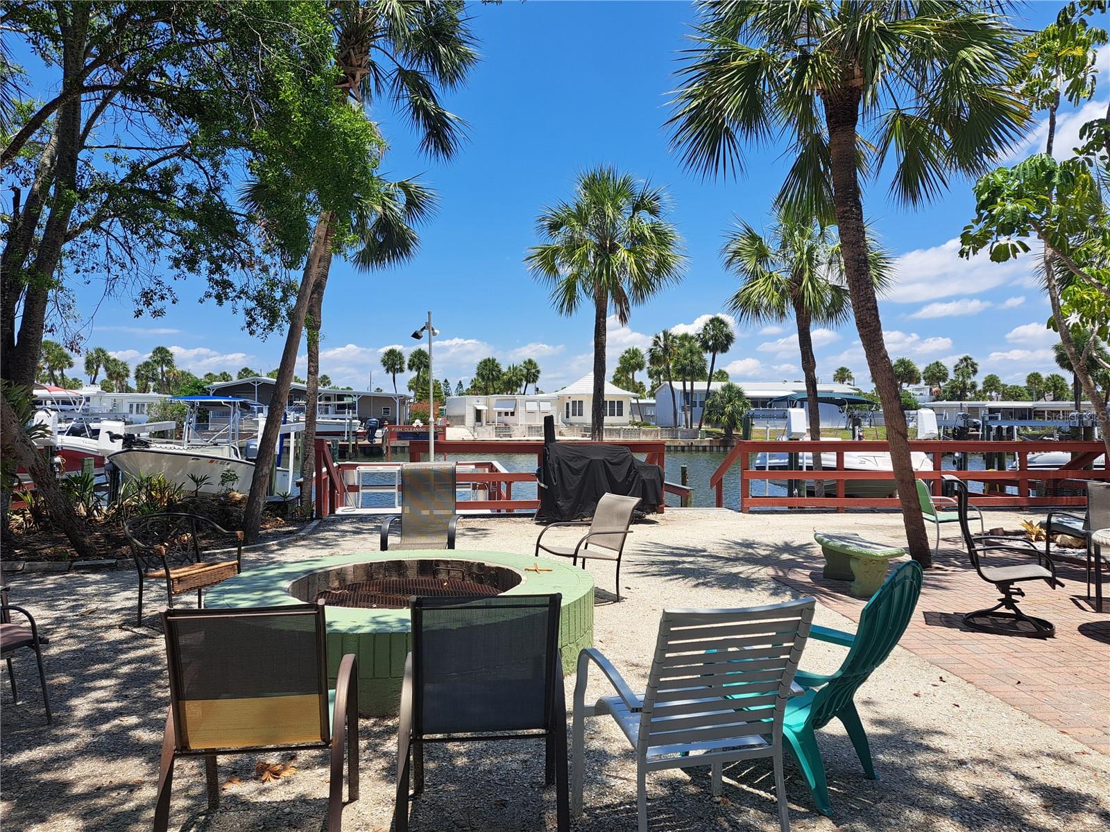 Listing photo id 31 for 4851 Gandy Boulevard B12l23