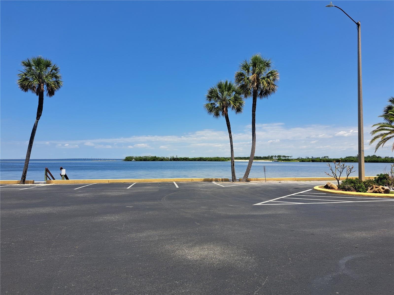 Listing photo id 37 for 4851 Gandy Boulevard B12l23