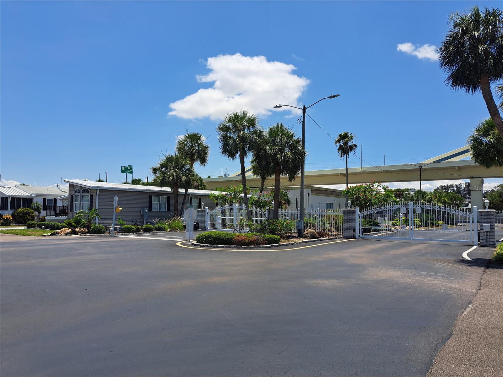 Listing photo id 38 for 4851 Gandy Boulevard B12l23