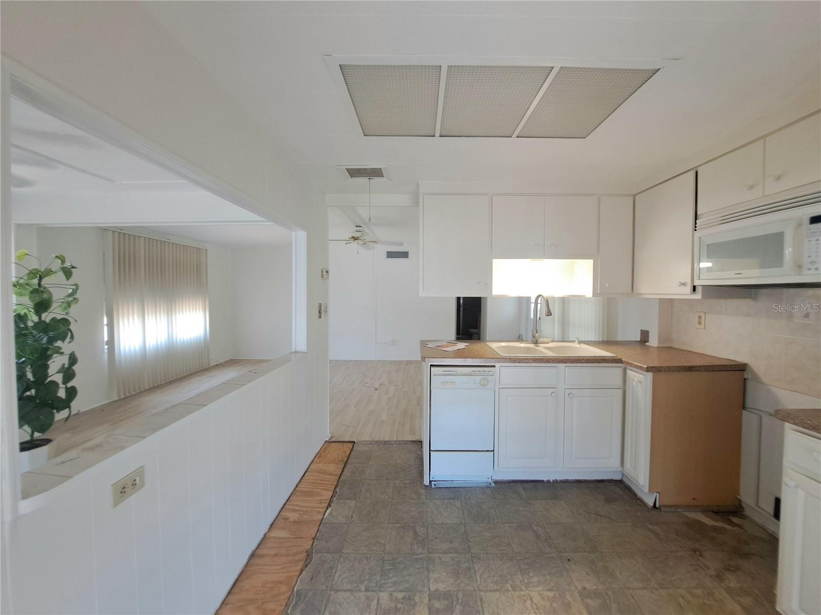Listing photo id 5 for 4851 Gandy Boulevard B12l23