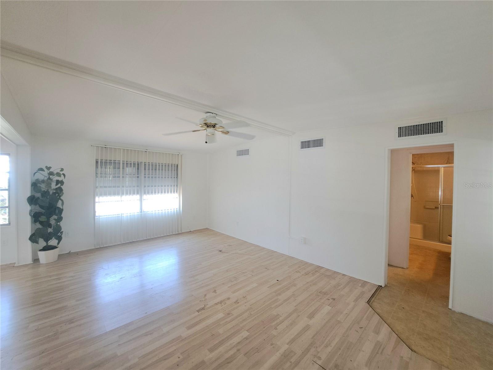 Listing photo id 7 for 4851 Gandy Boulevard B12l23
