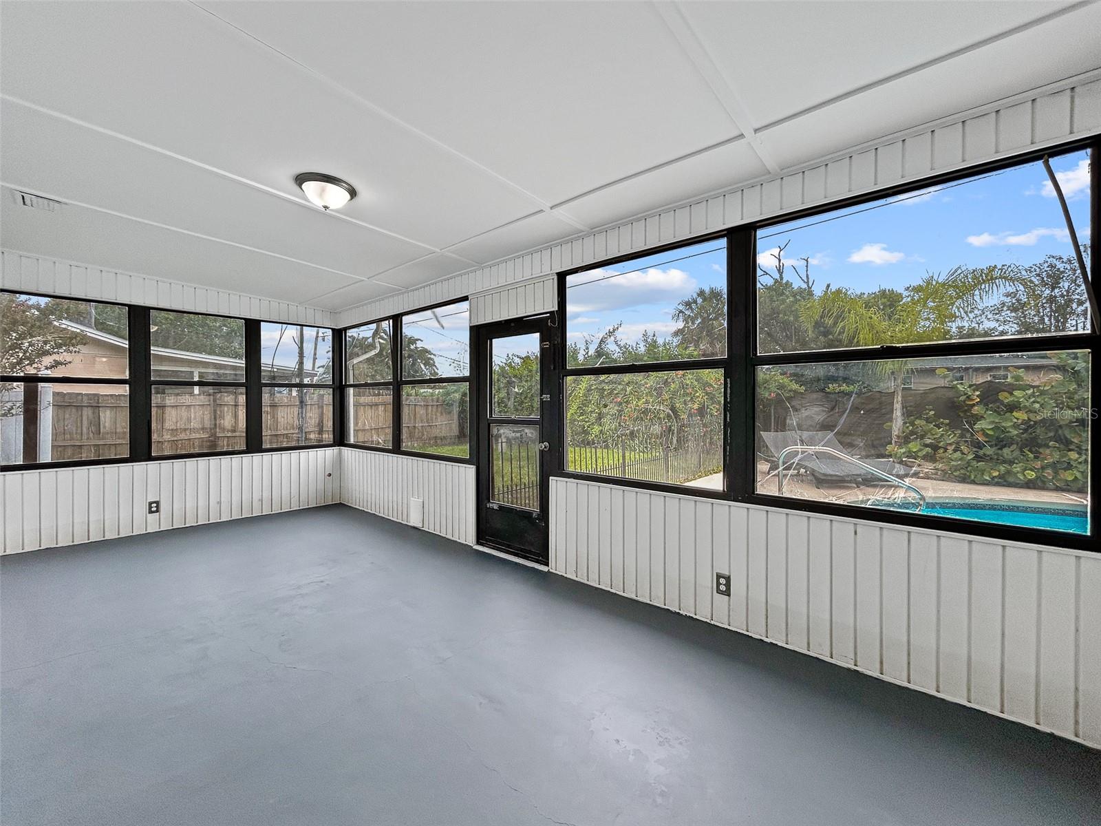 Image 34 of 41 For 1238 Honeytree Lane E