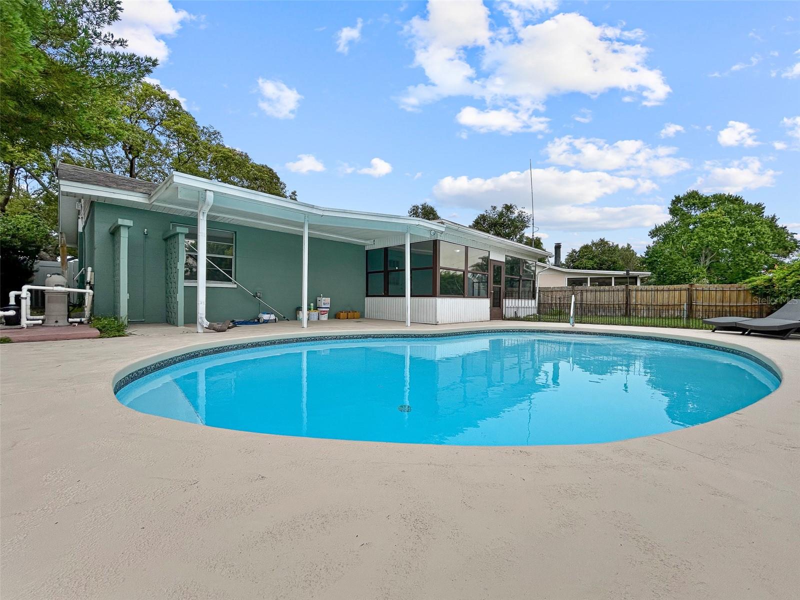 Image 35 of 41 For 1238 Honeytree Lane E