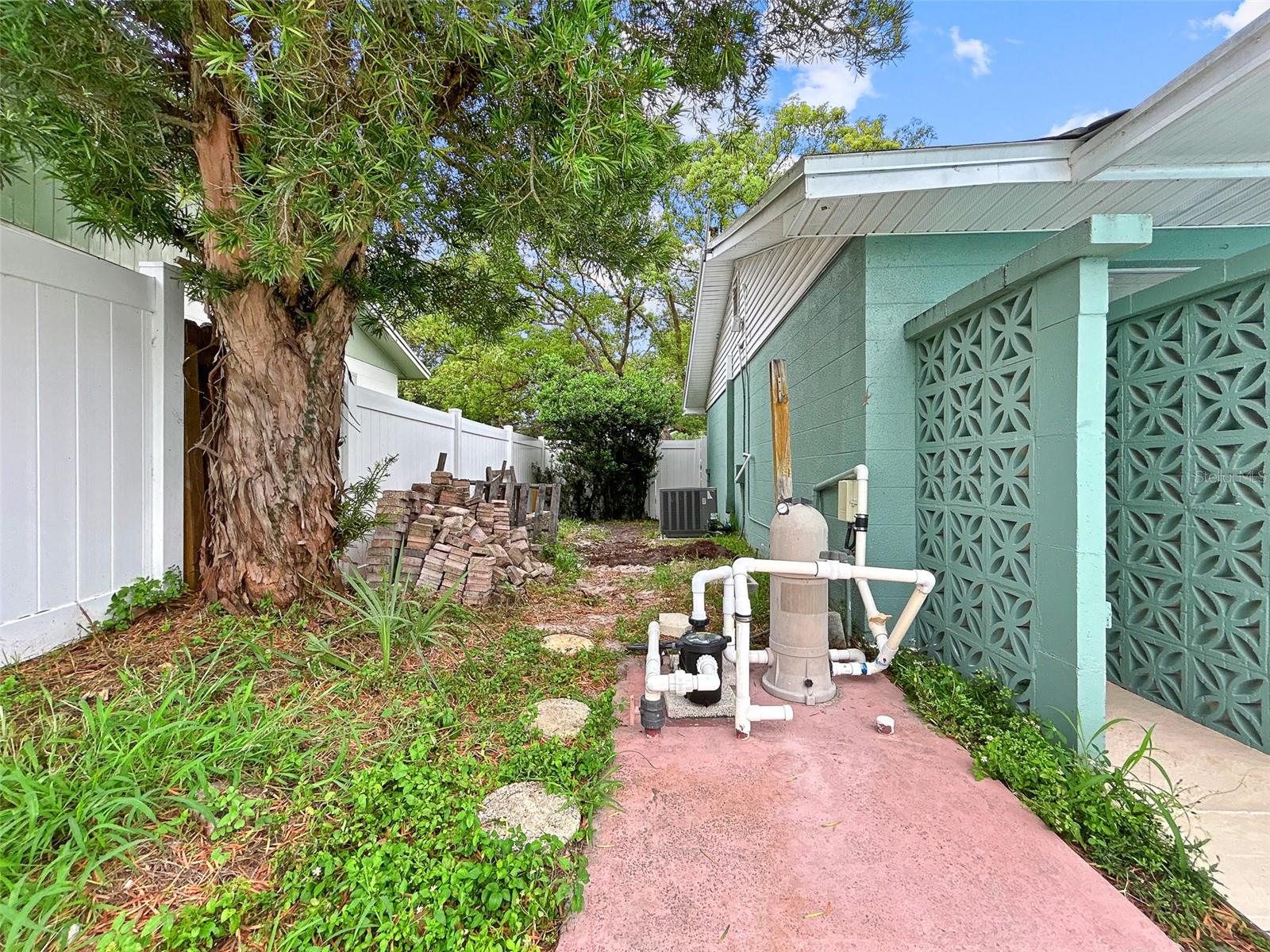 Image 38 of 41 For 1238 Honeytree Lane E
