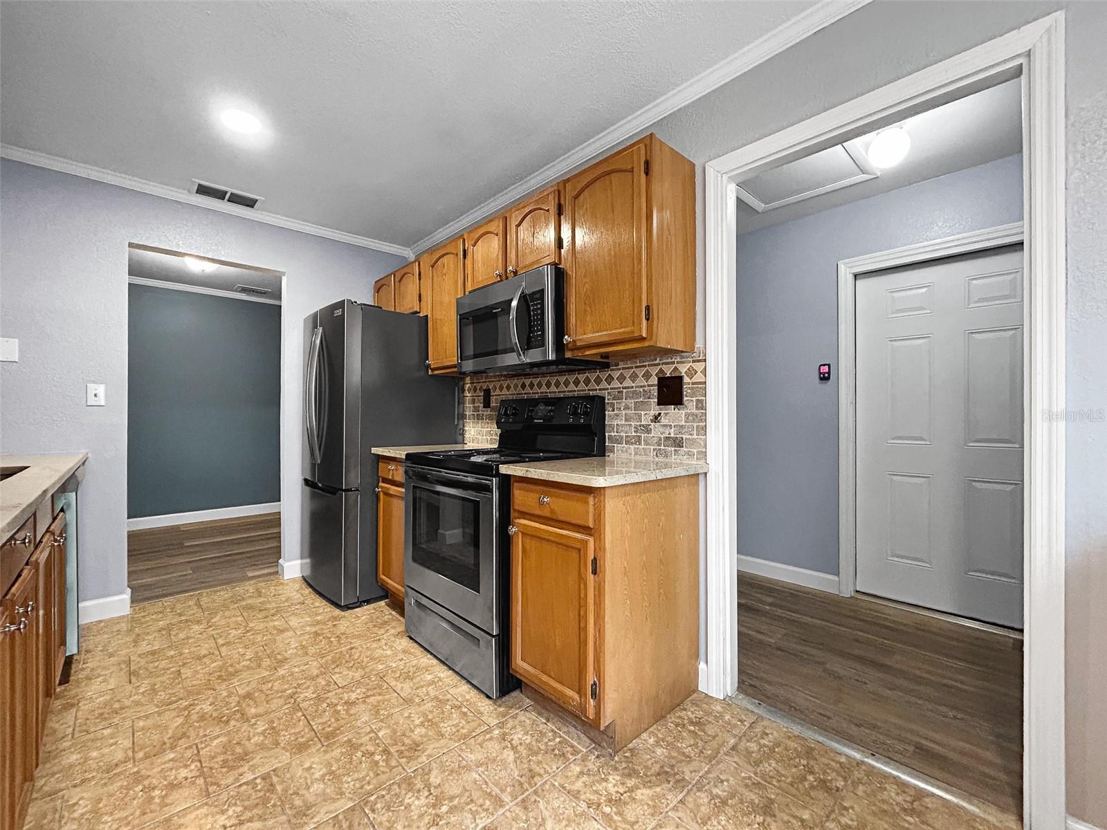 Image 6 of 41 For 1238 Honeytree Lane E