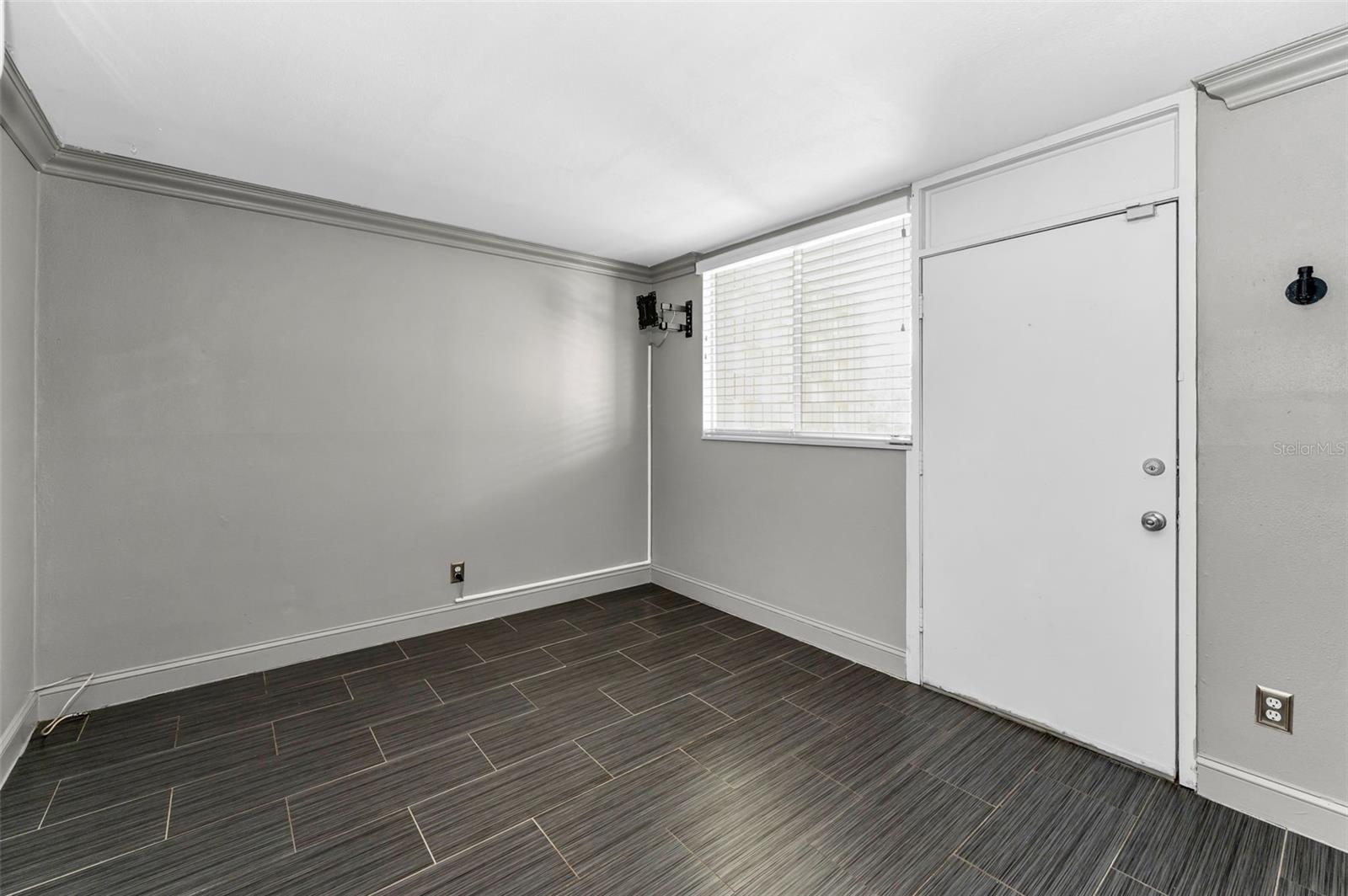 Image 21 of 41 For 1301 Howard Avenue A22
