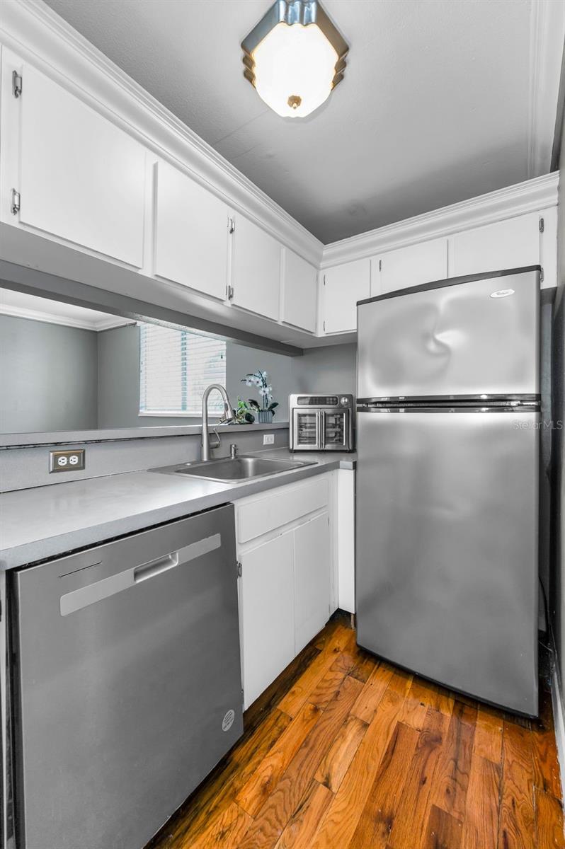 Image 3 of 41 For 1301 Howard Avenue A22