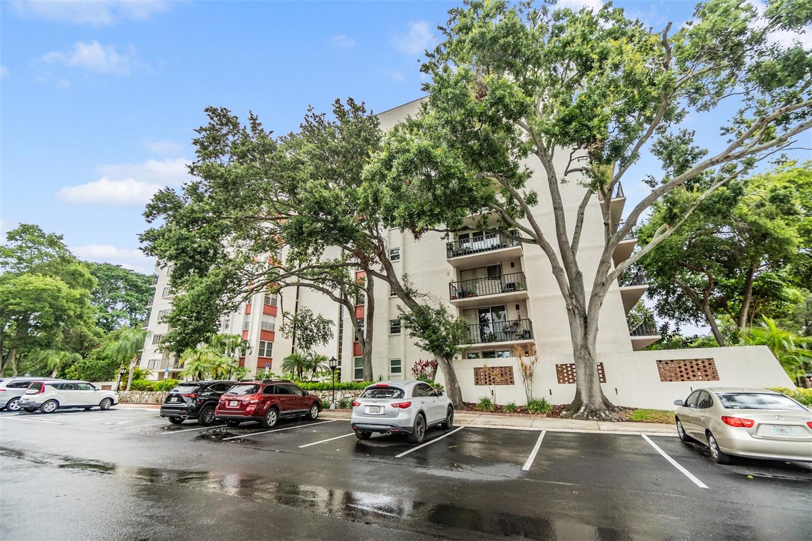 Image 3 of 36 For 2699 Seville Boulevard 207