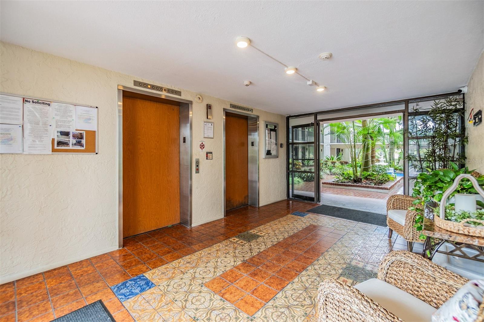 Image 5 of 36 For 2699 Seville Boulevard 207