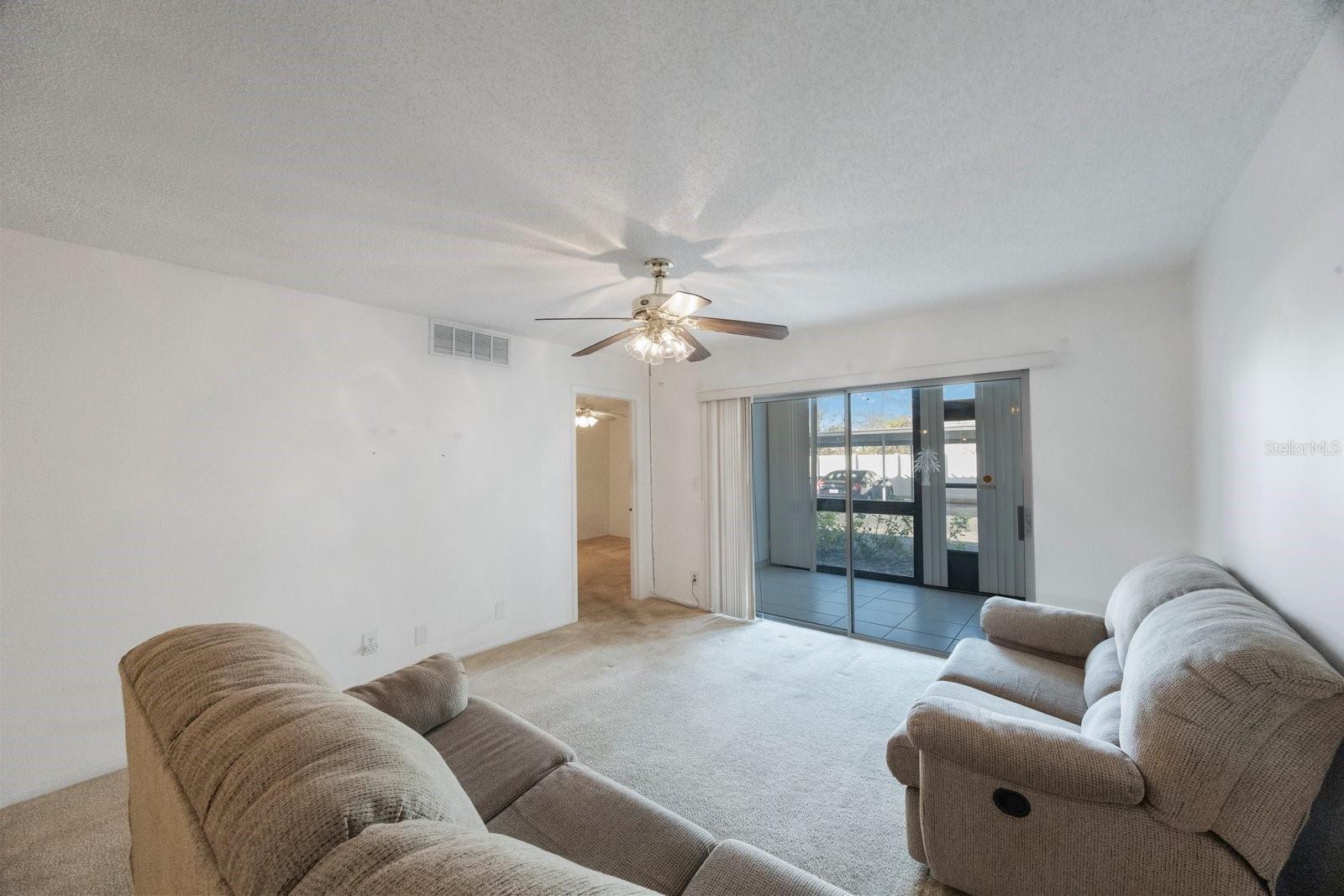 Image 12 of 34 For 11485 Oakhurst Road 1200-1