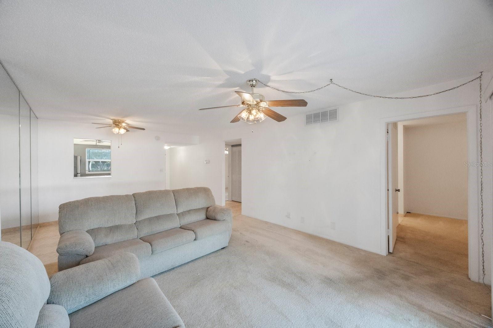Image 14 of 34 For 11485 Oakhurst Road 1200-1