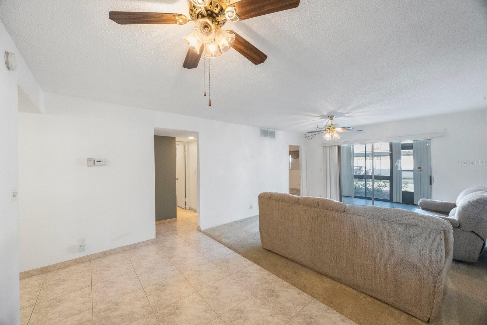 Image 16 of 34 For 11485 Oakhurst Road 1200-1
