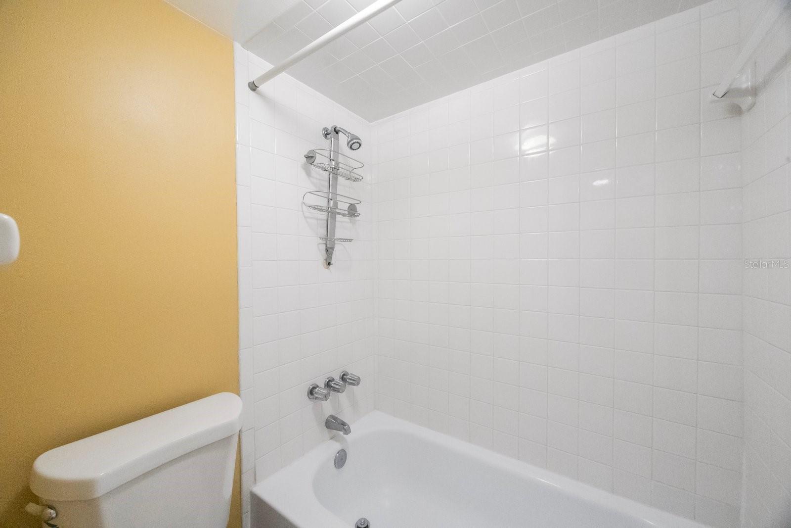 Image 23 of 34 For 11485 Oakhurst Road 1200-1