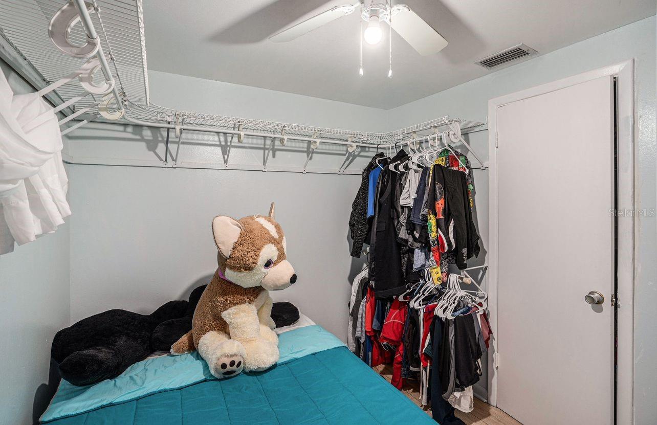 Listing photo id 17 for 8401 Pinewood Street
