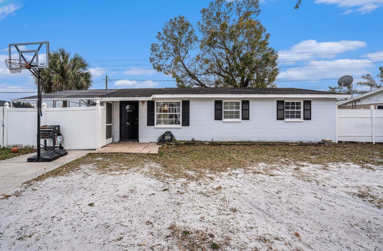 Listing photo id 0 for 8401 Pinewood Street