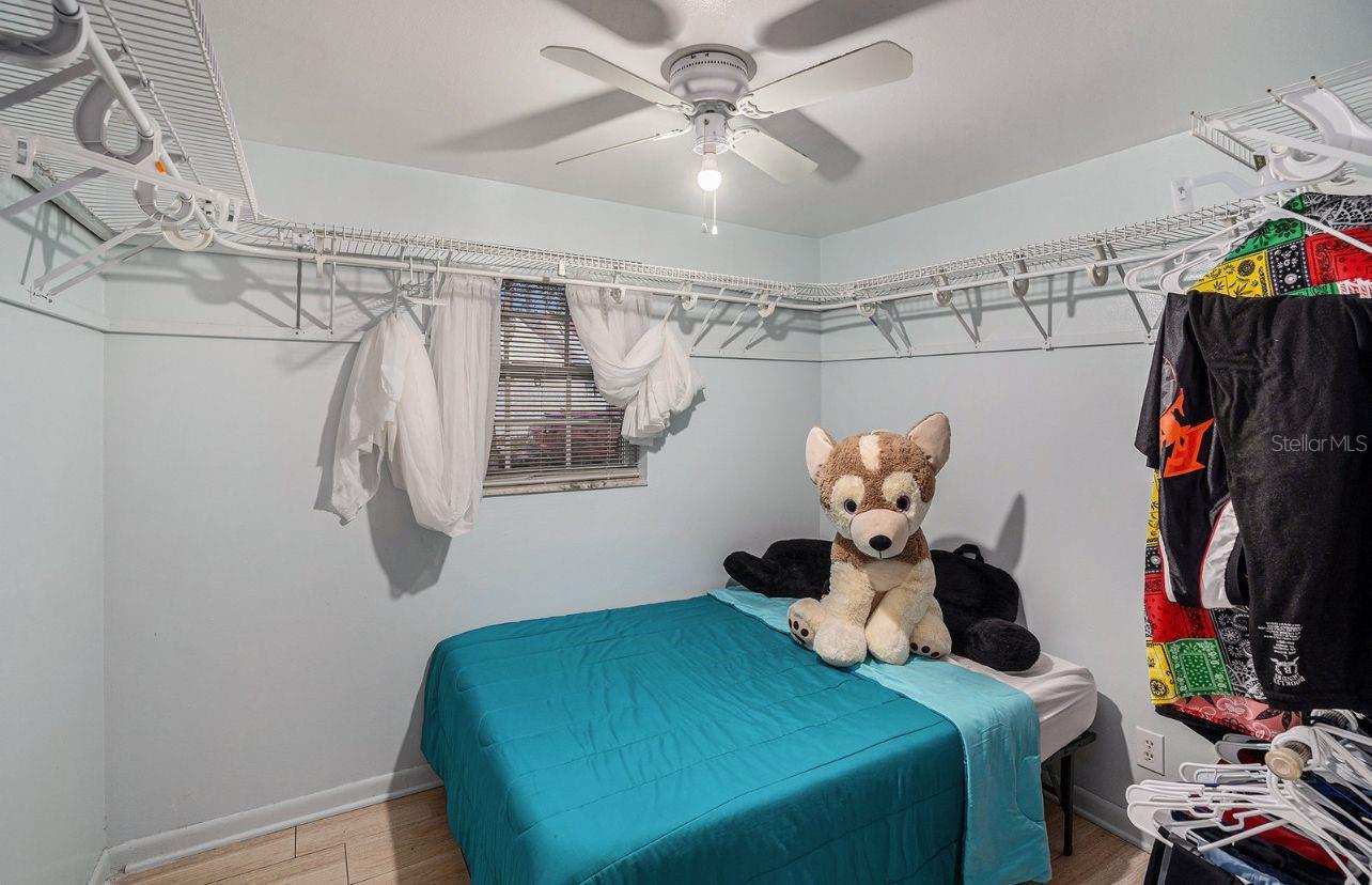 Listing photo id 18 for 8401 Pinewood Street