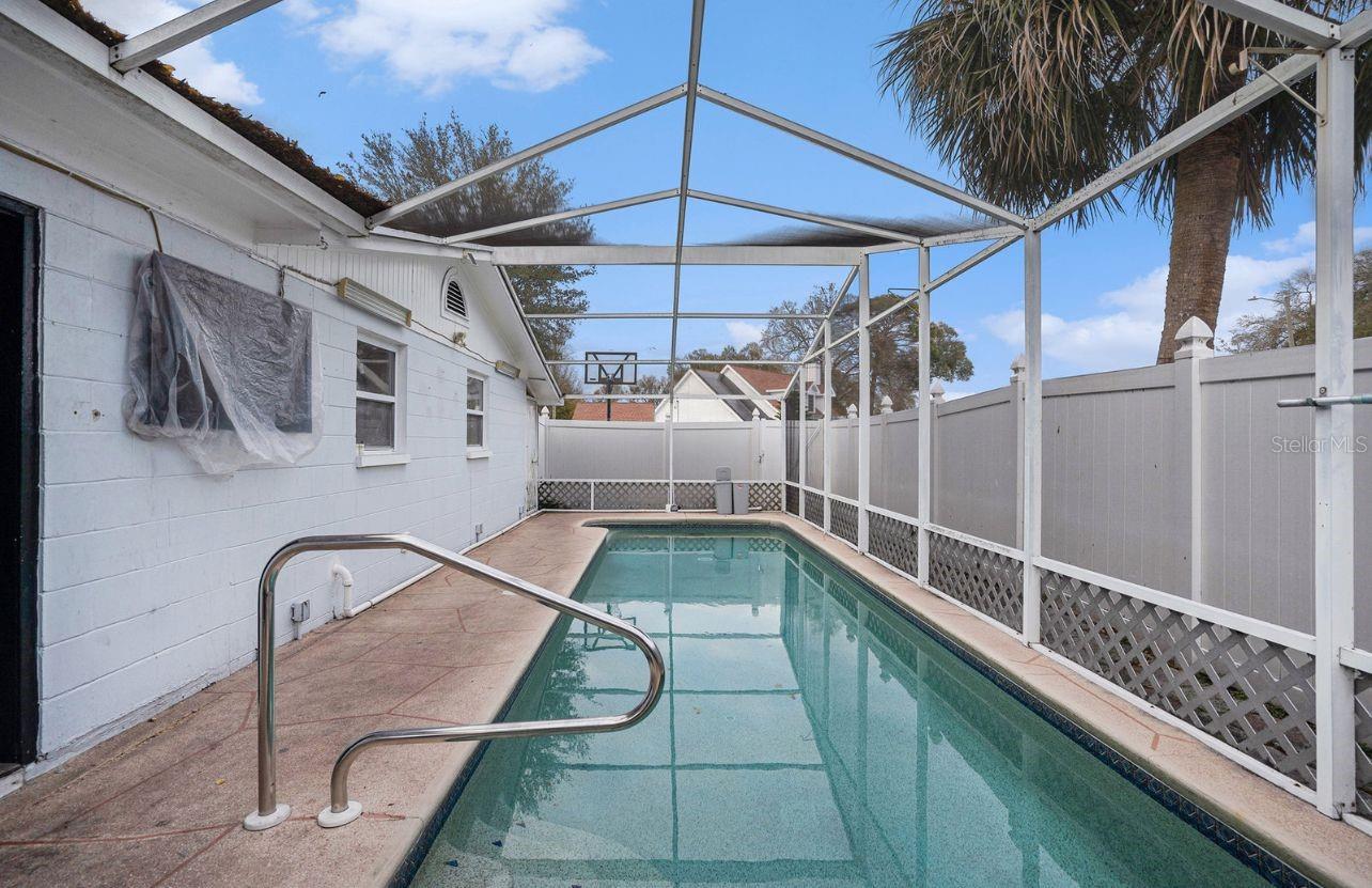 Listing photo id 20 for 8401 Pinewood Street