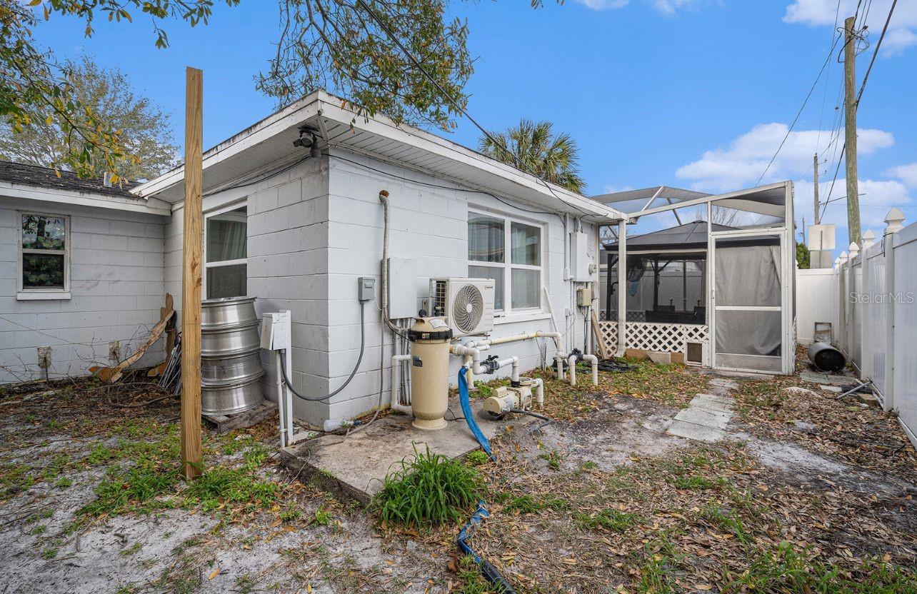 Listing photo id 23 for 8401 Pinewood Street