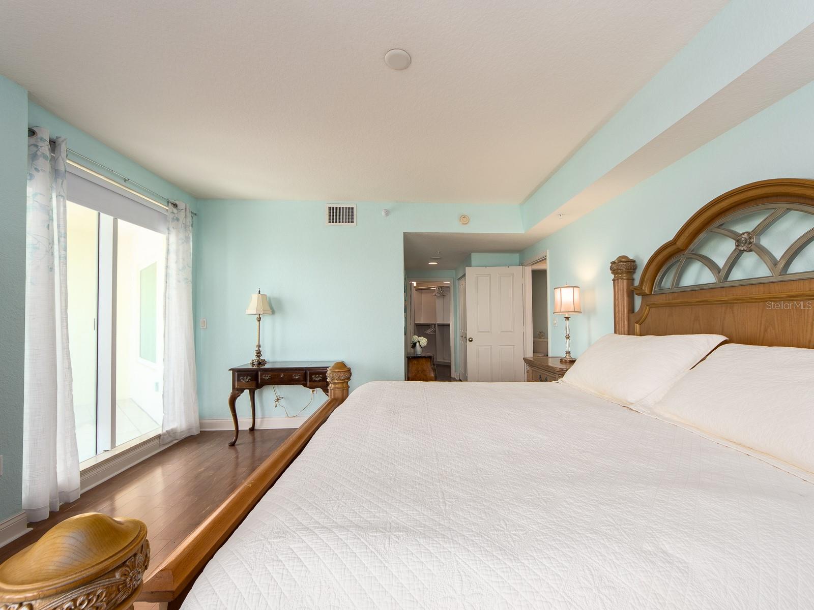 Image 23 of 64 For 1170 Gulf Boulevard 1006