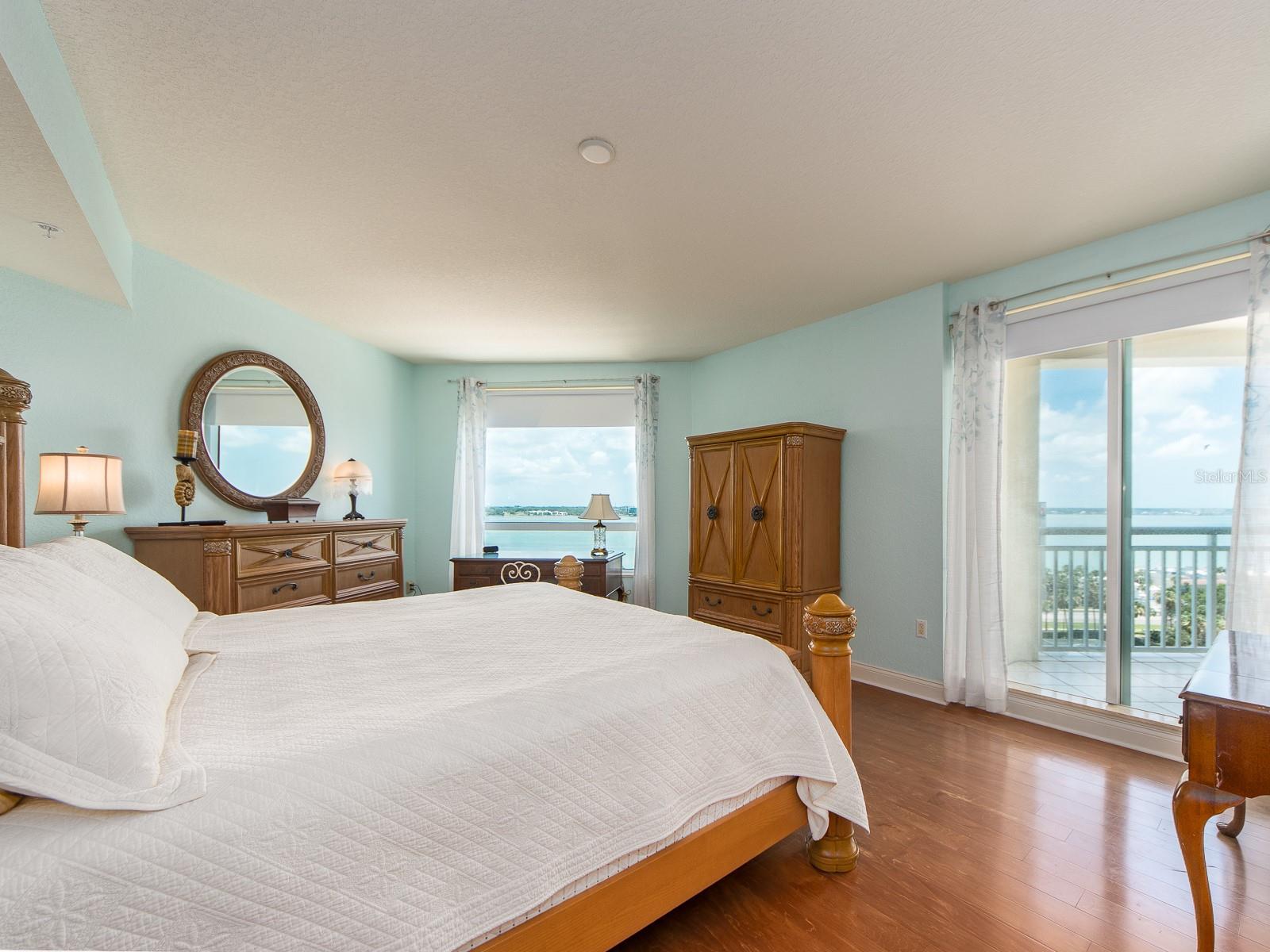 Image 25 of 64 For 1170 Gulf Boulevard 1006