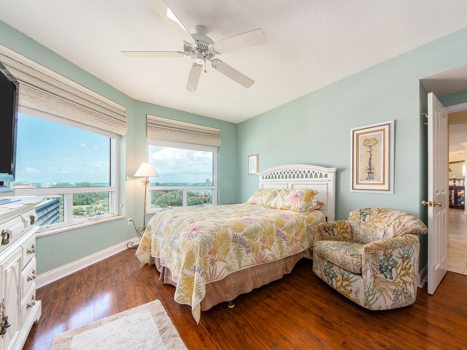 Image 33 of 64 For 1170 Gulf Boulevard 1006