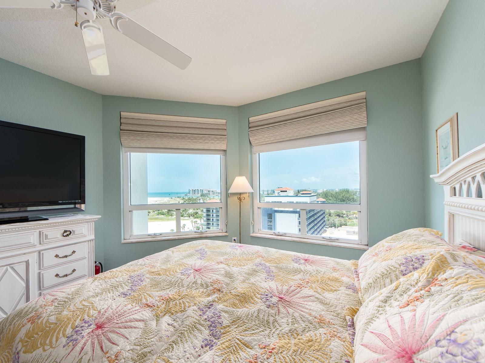 Image 35 of 64 For 1170 Gulf Boulevard 1006