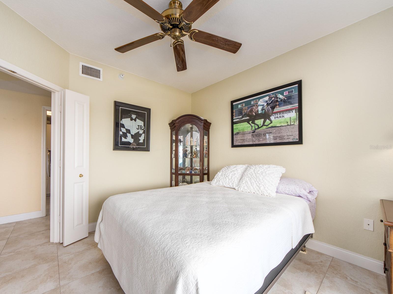 Image 40 of 64 For 1170 Gulf Boulevard 1006