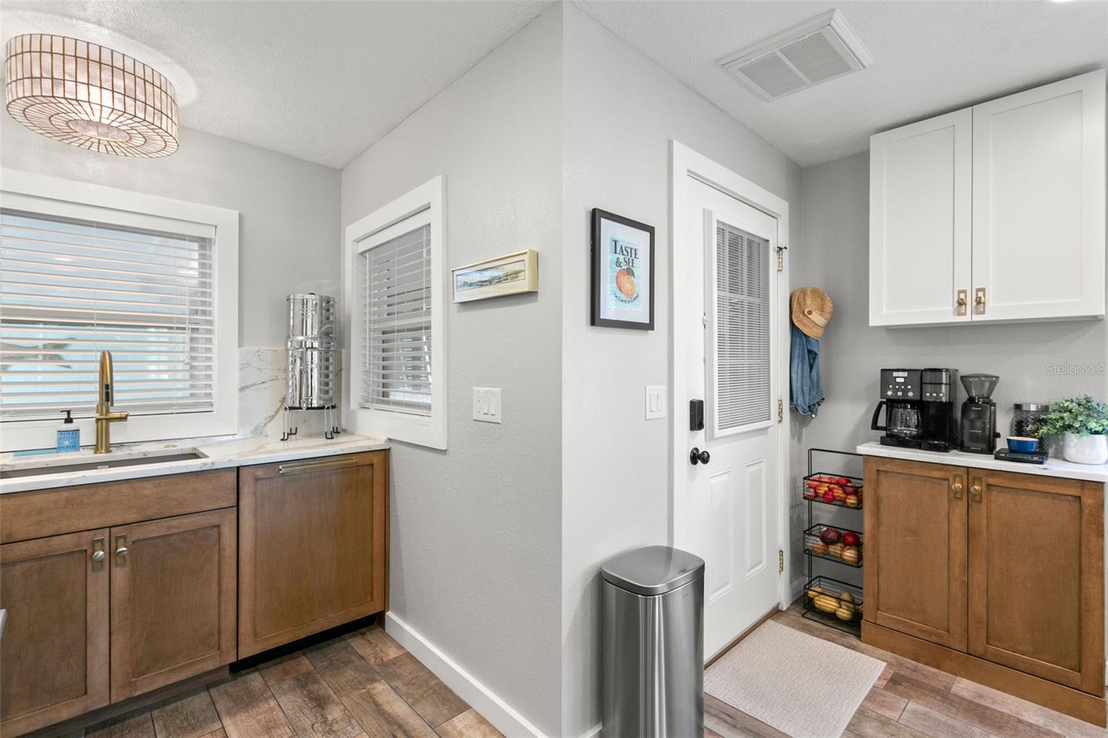 Image 11 of 38 For 302 Banana Street