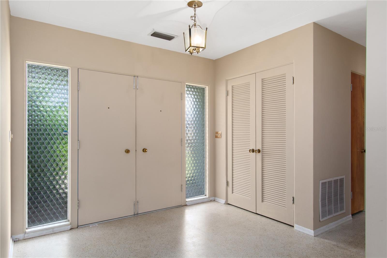 Image 10 of 44 For 13898 Jamaica Drive