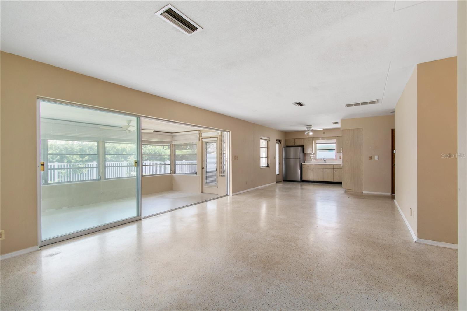 Image 11 of 44 For 13898 Jamaica Drive
