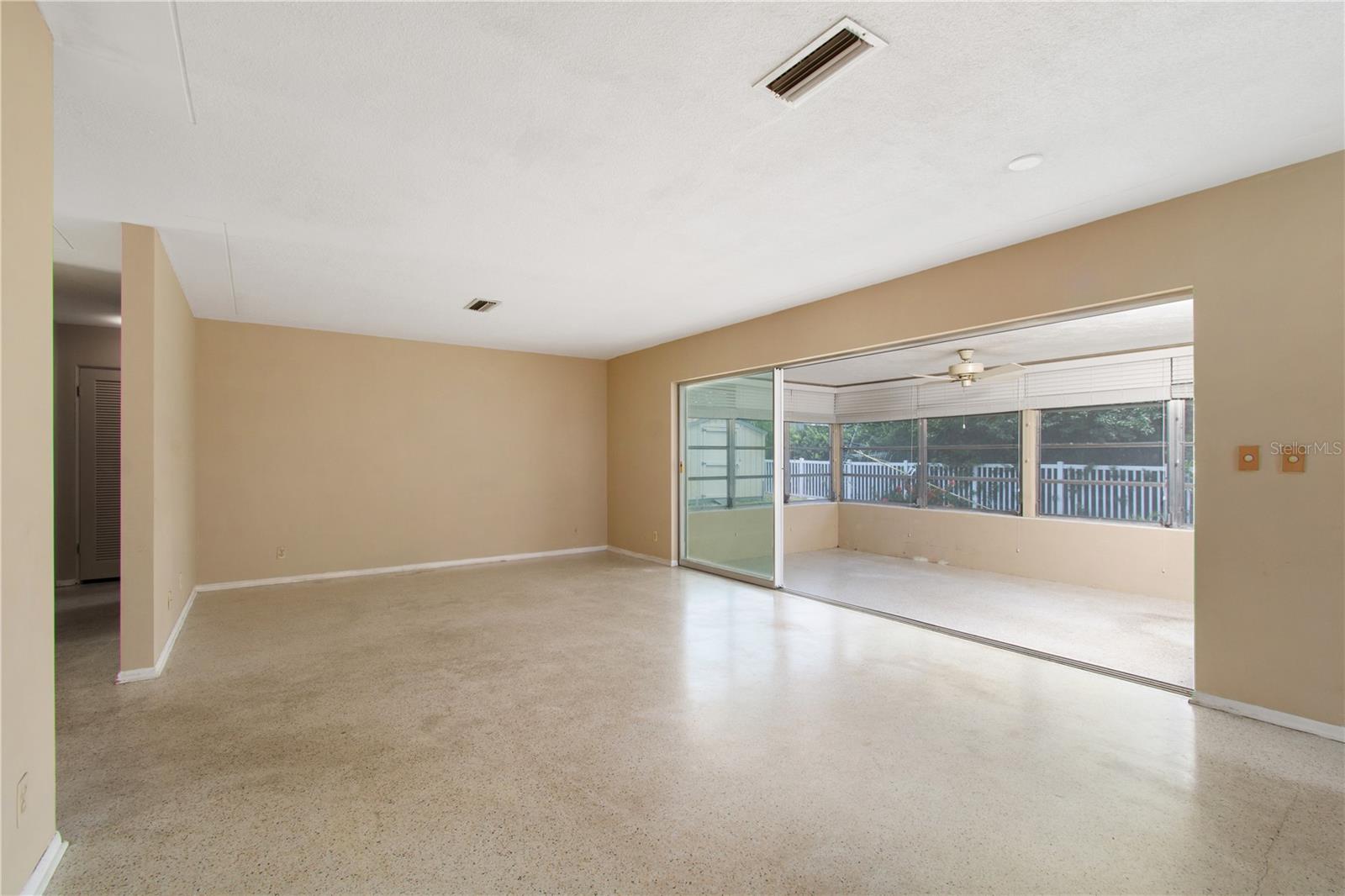 Image 12 of 44 For 13898 Jamaica Drive