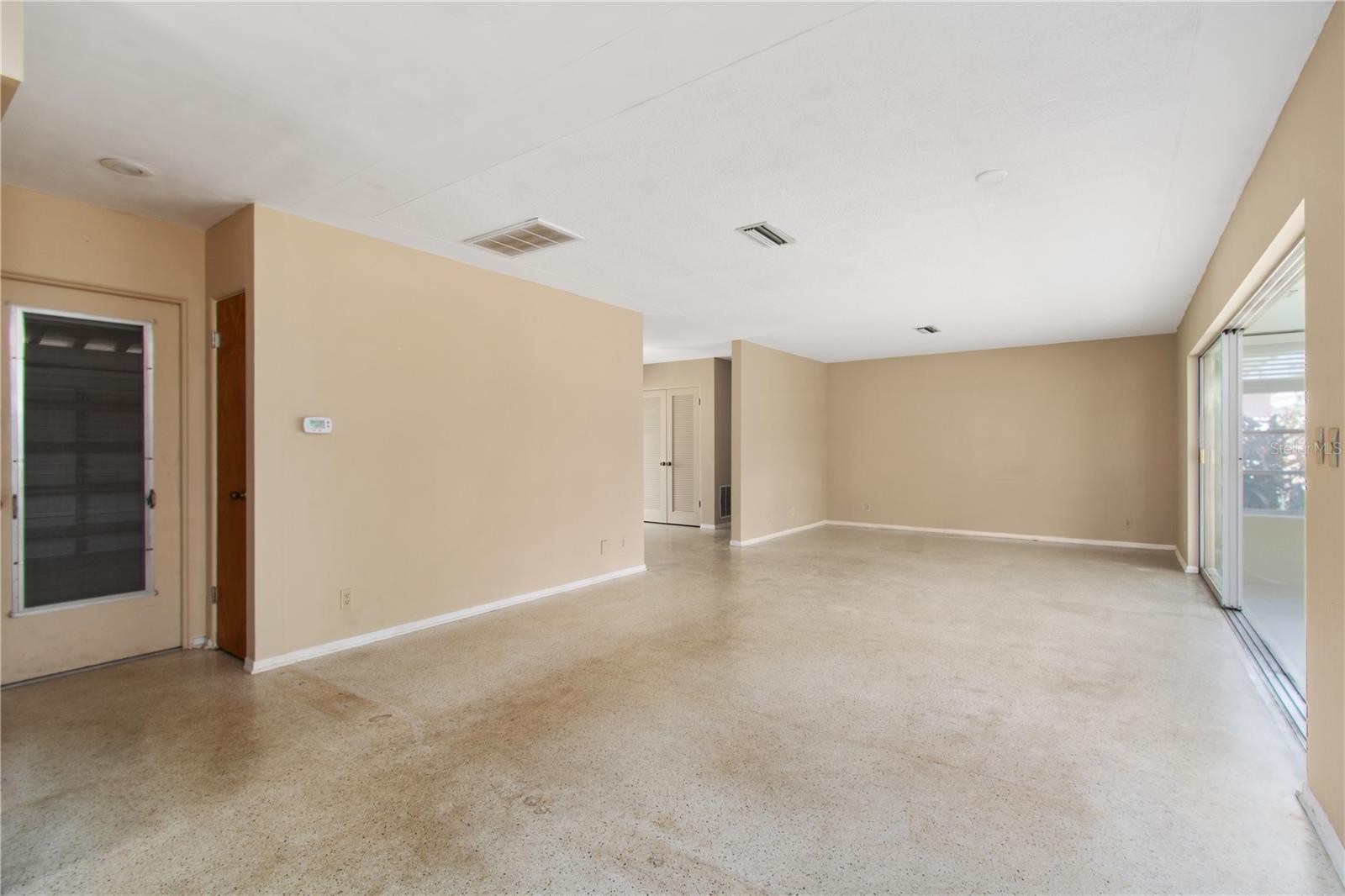 Image 13 of 44 For 13898 Jamaica Drive
