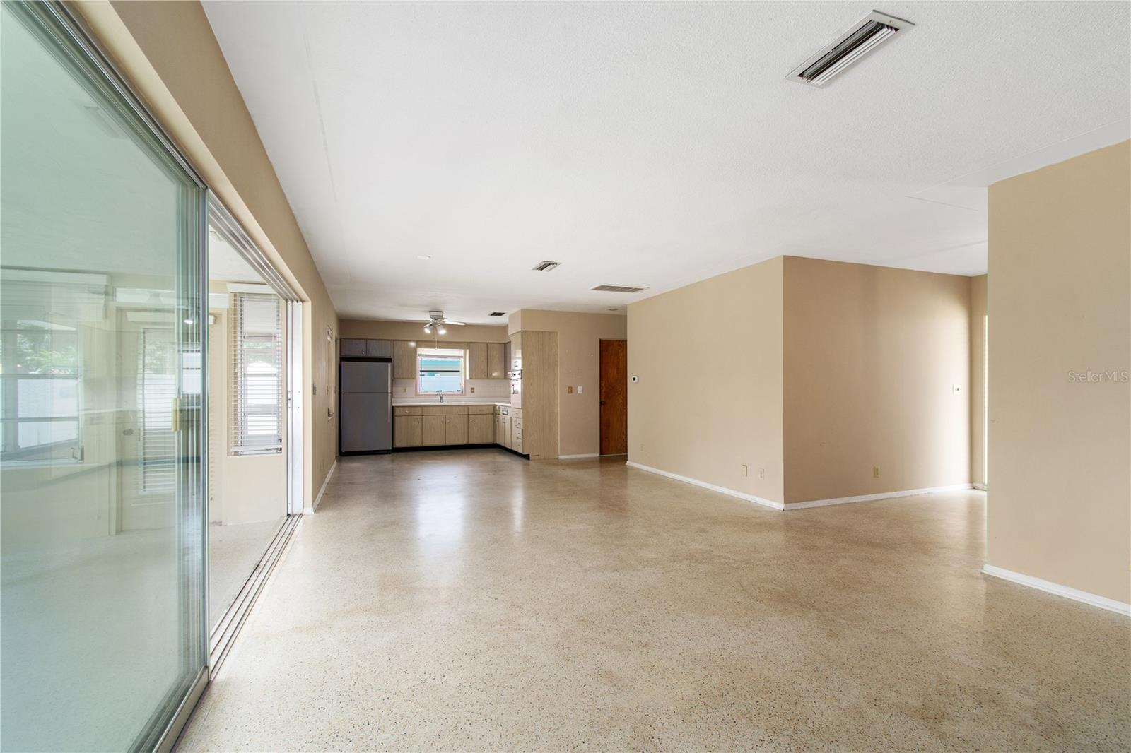 Image 15 of 44 For 13898 Jamaica Drive