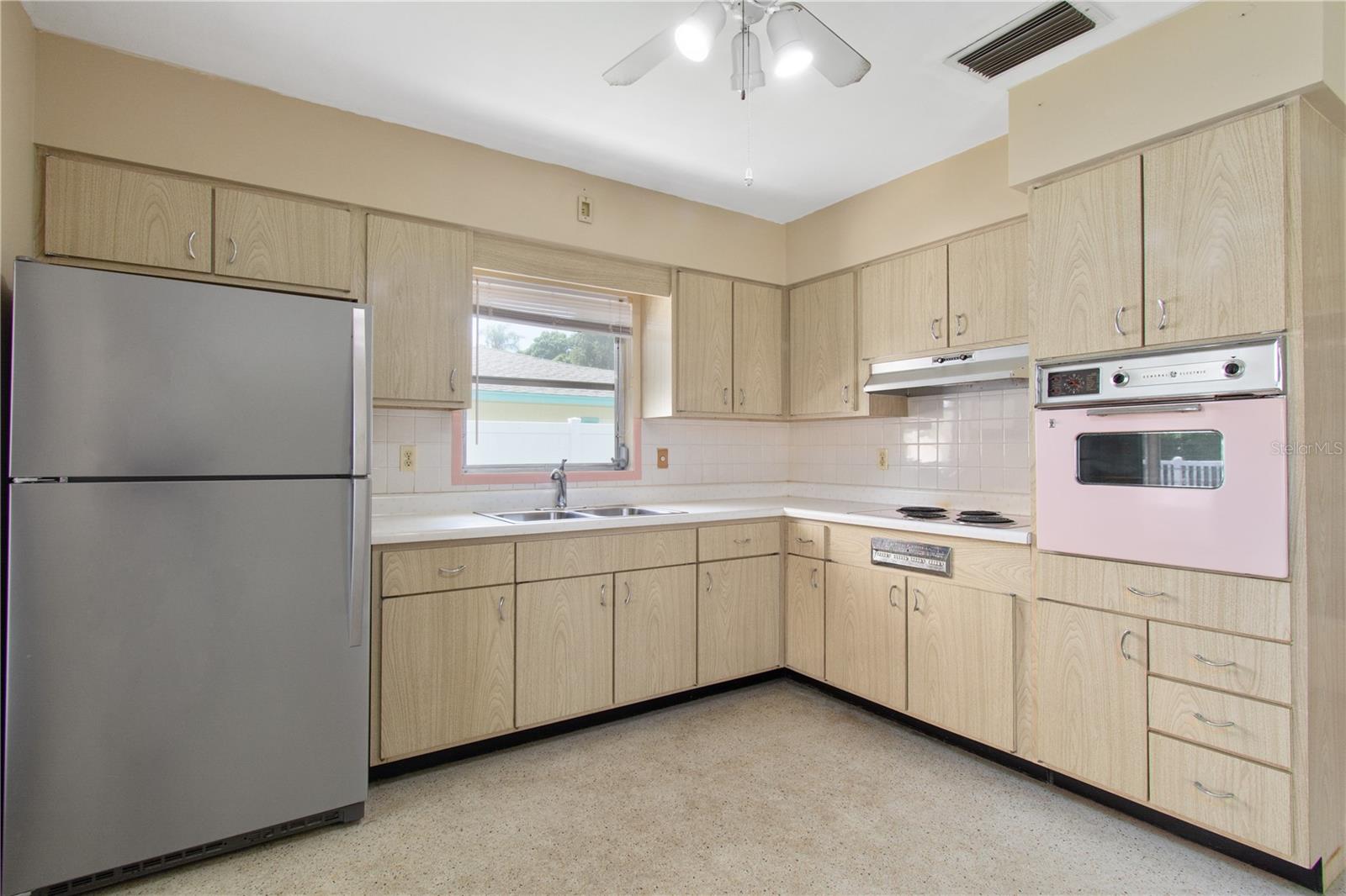 Image 17 of 44 For 13898 Jamaica Drive