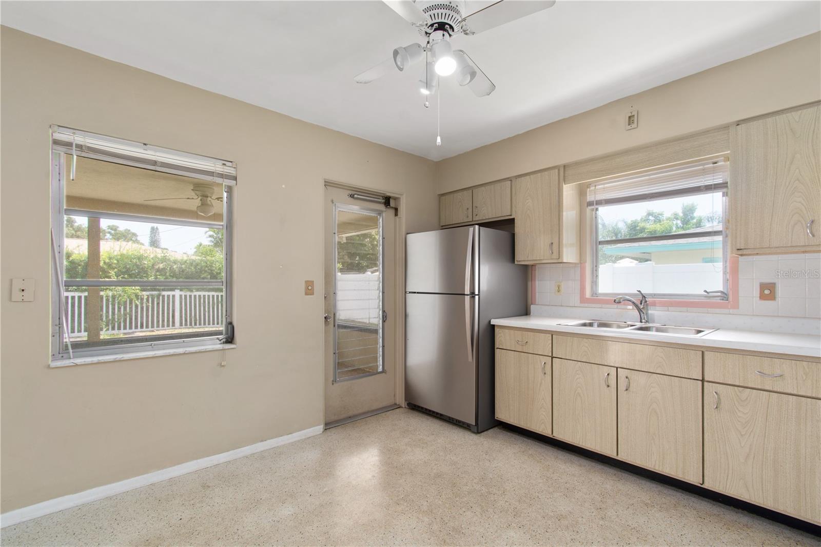 Image 18 of 44 For 13898 Jamaica Drive