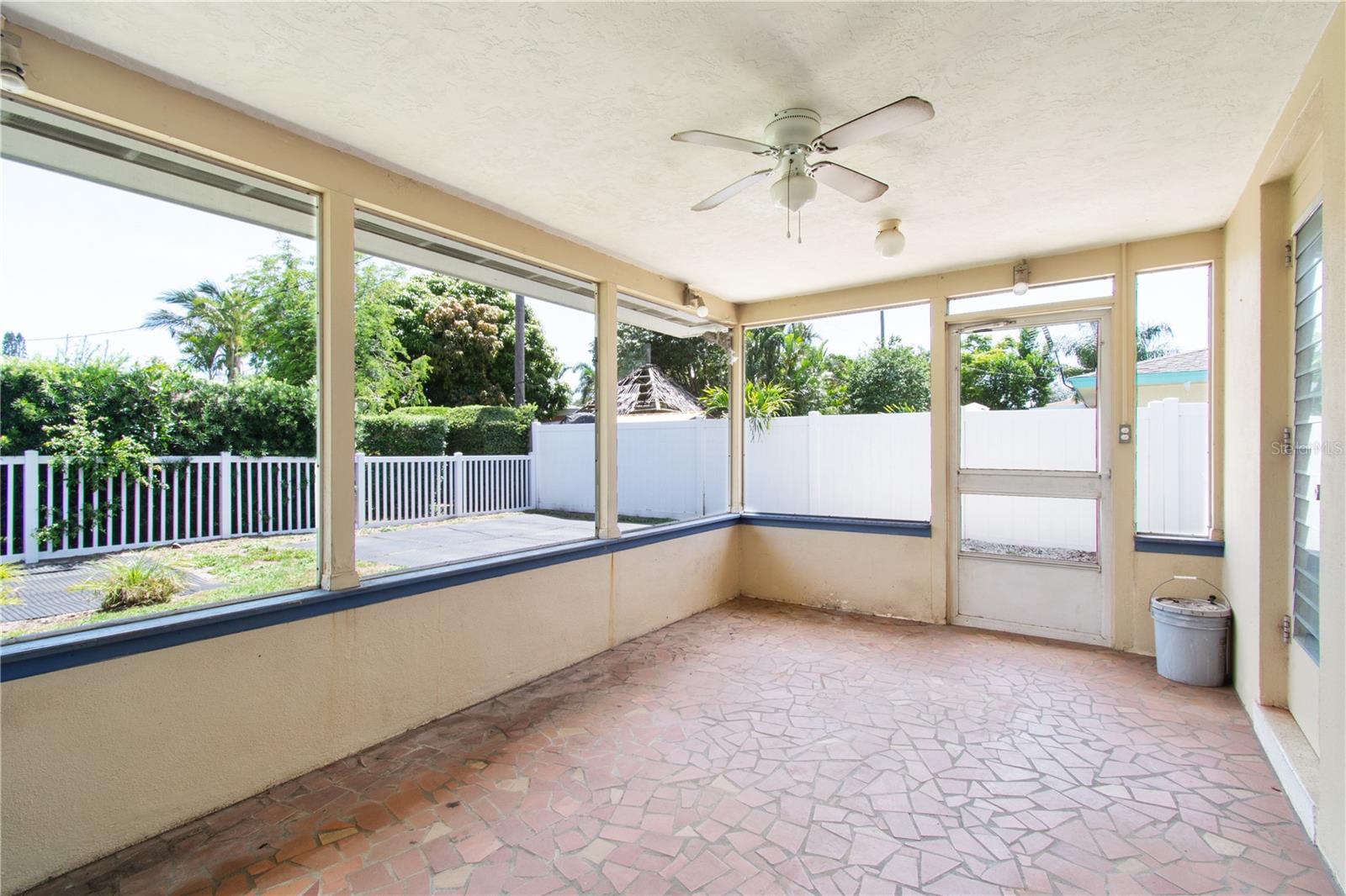 Image 21 of 44 For 13898 Jamaica Drive