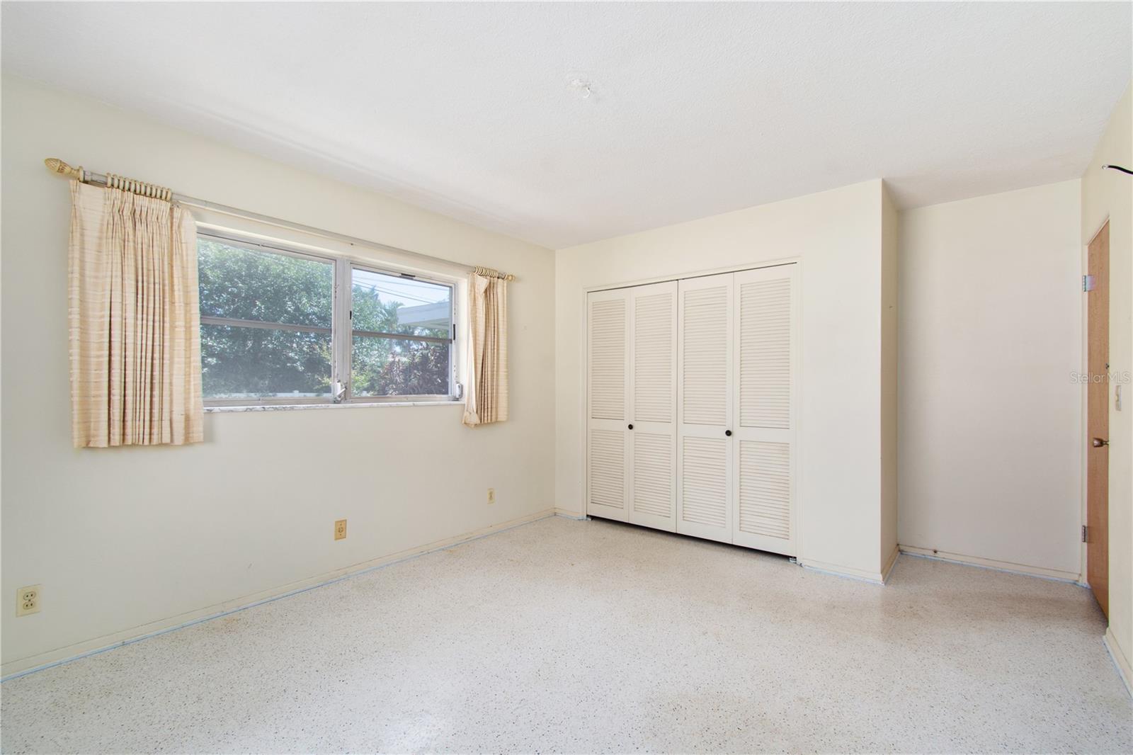 Image 23 of 44 For 13898 Jamaica Drive