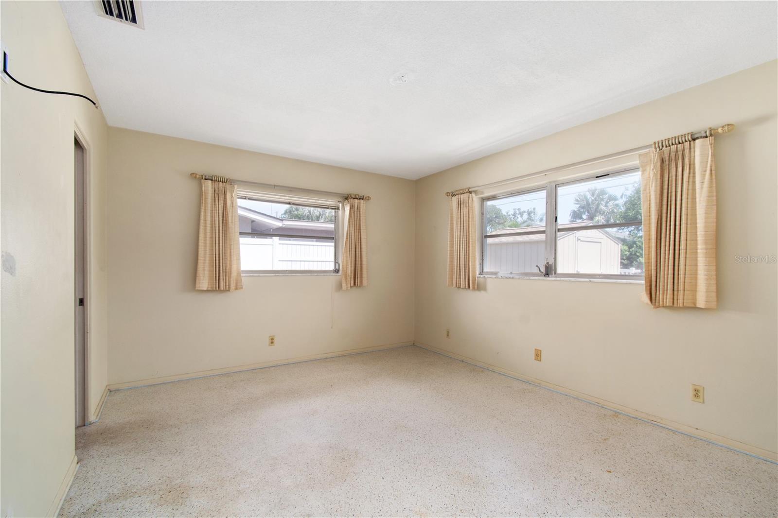 Image 24 of 44 For 13898 Jamaica Drive