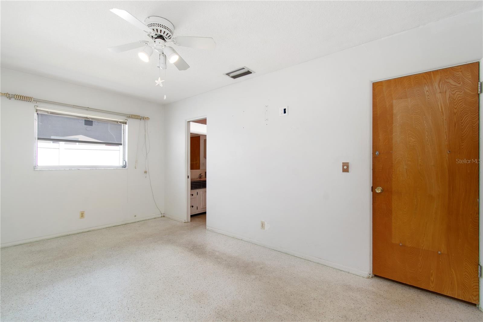 Image 28 of 44 For 13898 Jamaica Drive