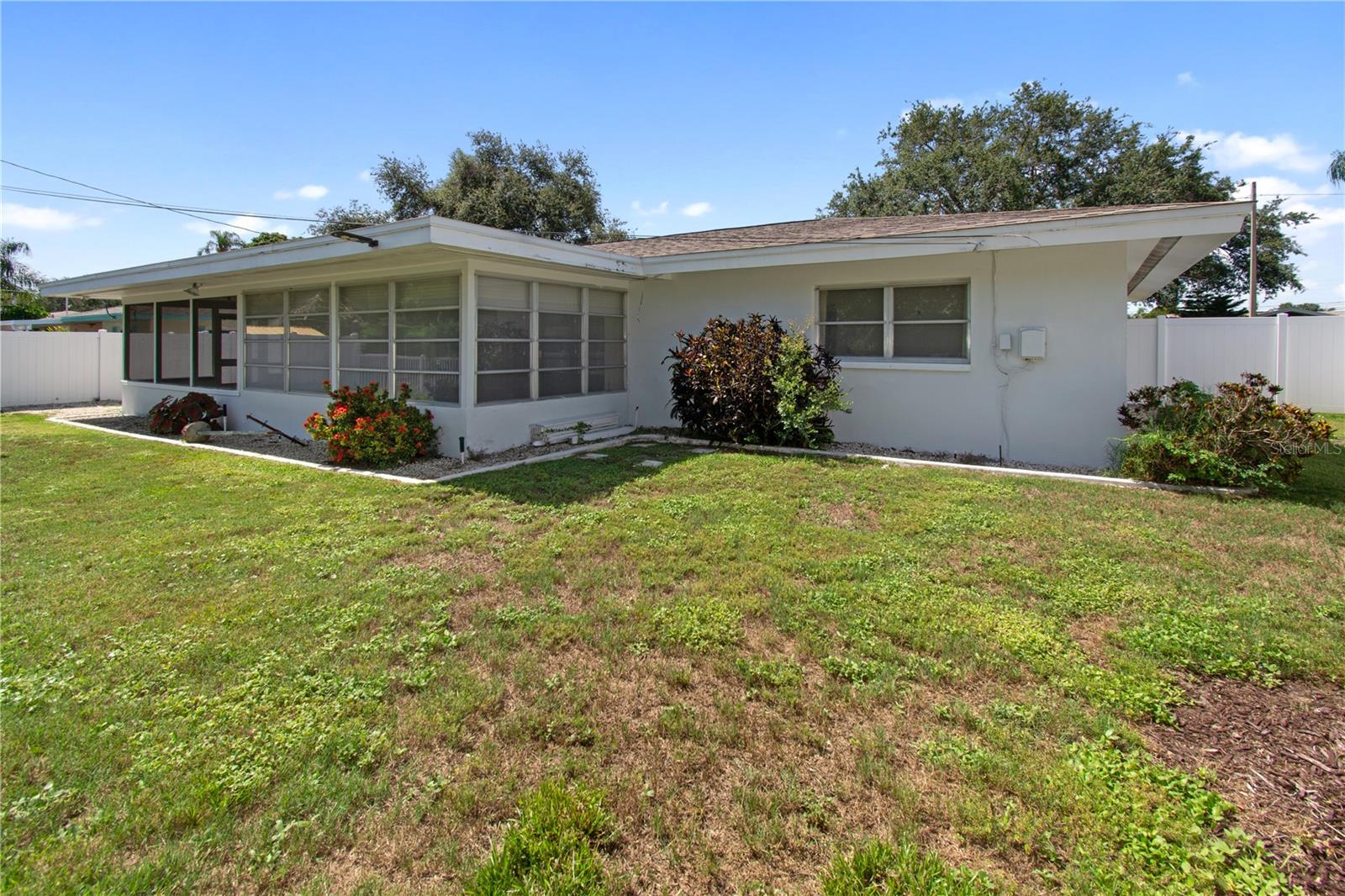 Image 33 of 44 For 13898 Jamaica Drive