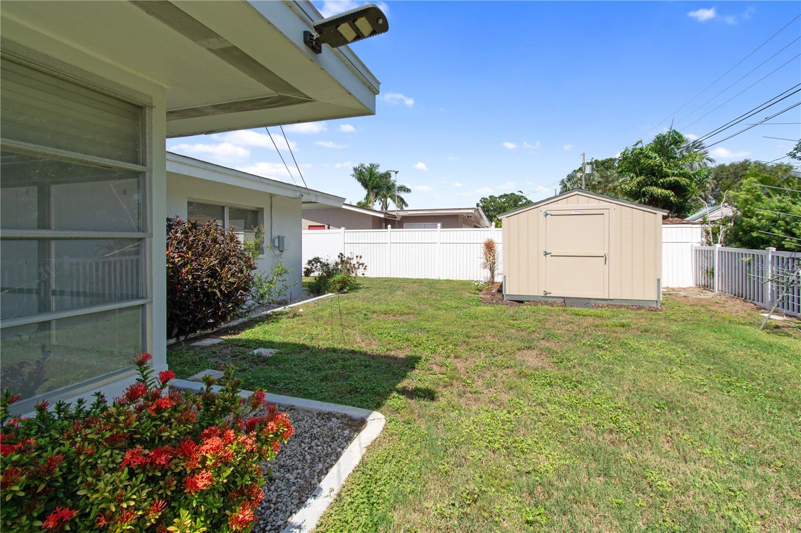 Image 35 of 44 For 13898 Jamaica Drive