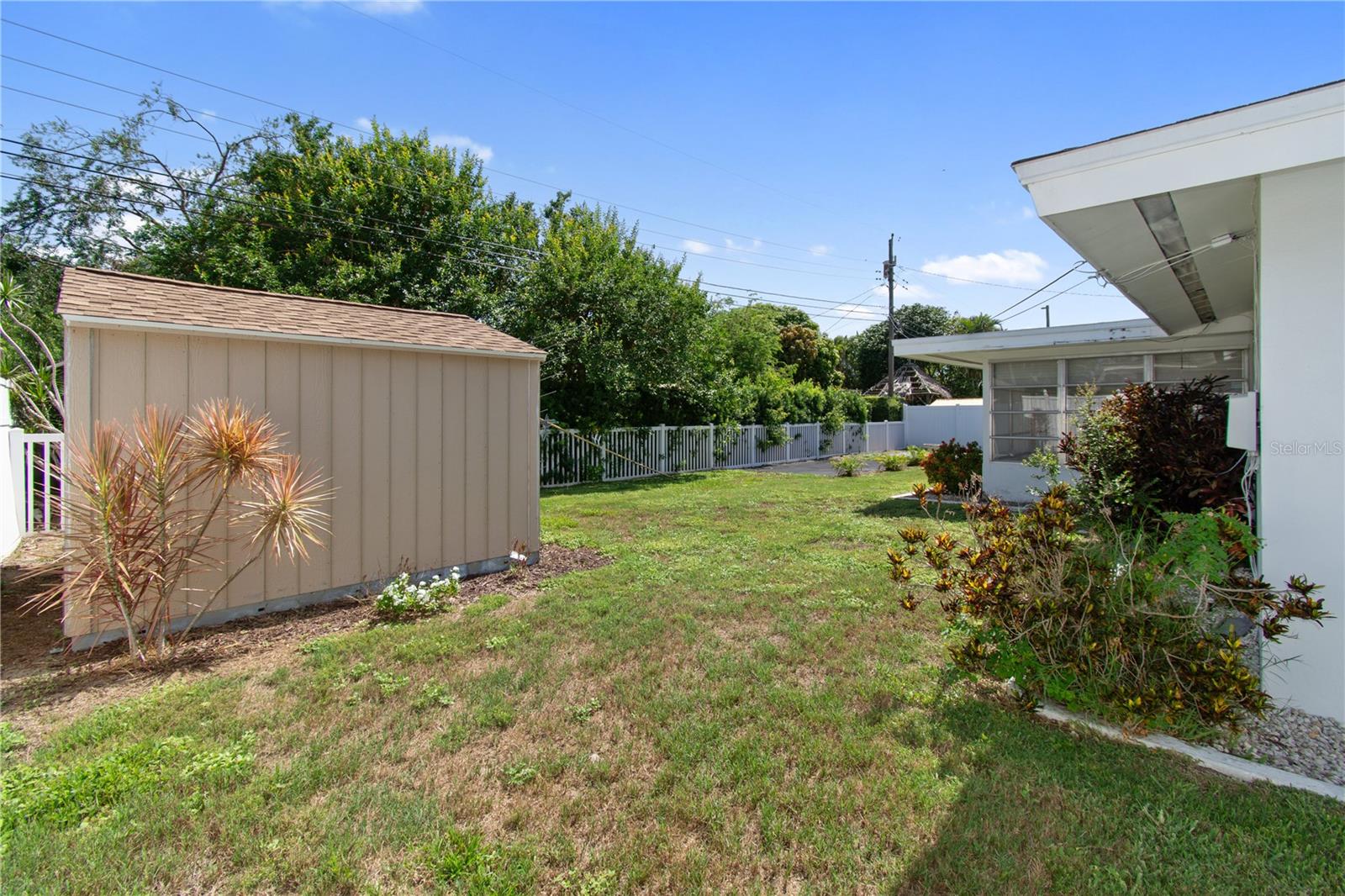 Image 36 of 44 For 13898 Jamaica Drive