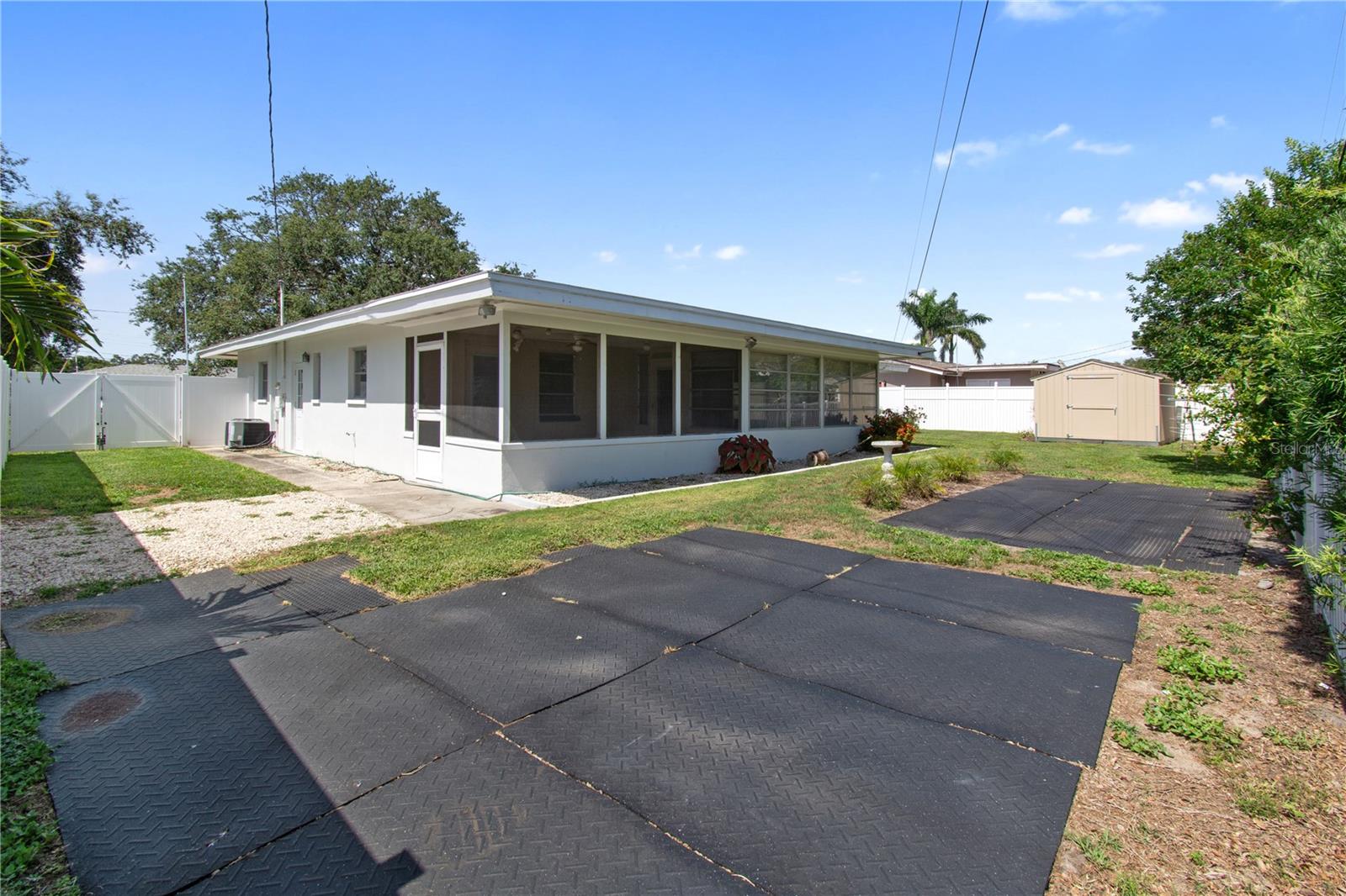 Image 37 of 44 For 13898 Jamaica Drive